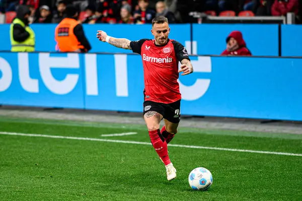 LEVERKUSEN, ALMANY - 23 Kasım 2024: Aleix Garcia, Bundesliga, maç 11. Bayer Leverkusen 1 'e karşı. FC Heidenheim Bayarena 'da