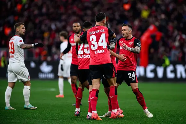 LEVERKUSEN, ALMANY - 23 Kasım 2024: Bundesliga, 11. gün. Bayer Leverkusen 1 'e karşı. FC Heidenheim Bayarena 'da