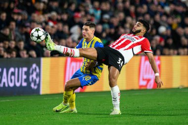 EINDHOVEN, NETHERLANDS - 27 Kasım 2024: Georgiy Sudakov, Ismael Saibari, PSV - Philips Arena 'da FC Shakhtar Donetsk
