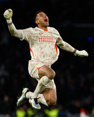 EINDHOVEN, NETHERLANDS - 27 Kasım 2024: Walter Benitez, PSV - FC Shakhtar Donetsk arasındaki UEFA Şampiyonlar Ligi maçı Philips Arena 'da