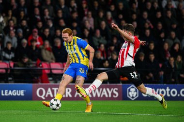 EINDHOVEN, NETHERLANDS - 27 Kasım 2024: Yukhym Konoplia, PSV - FC Shakhtar Donetsk arasındaki UEFA Şampiyonlar Ligi maçı Philips Arena