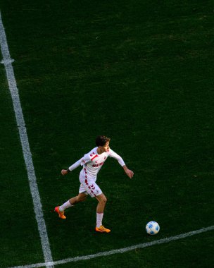 COLOGNE, Almanya - 30 Kasım 2024: 2.Bundesliga 1 'in futbol maçı. FC Koeln, Hannover 96 'ya karşı Rhein Enerji Stadyumu' nda