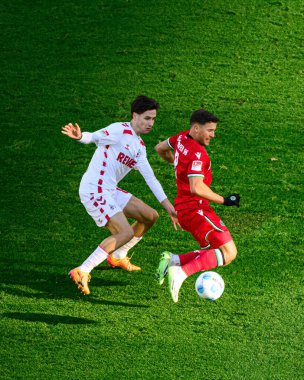 COLOGNE, Almanya - 30 Kasım 2024: 2.Bundesliga 1 'in futbol maçı. FC Koeln, Hannover 96 'ya karşı Rhein Enerji Stadyumu' nda