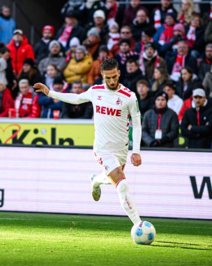 COLOGNE, Almanya - 30 Kasım 2024: 2.Bundesliga 1 'in futbol maçı. FC Koeln, Hannover 96 'ya karşı Rhein Enerji Stadyumu' nda