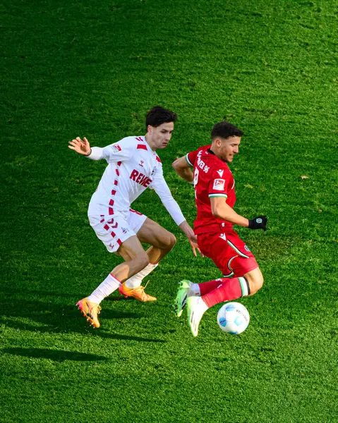 COLOGNE, Almanya - 30 Kasım 2024: 2.Bundesliga 1 'in futbol maçı. FC Koeln, Hannover 96 'ya karşı Rhein Enerji Stadyumu' nda