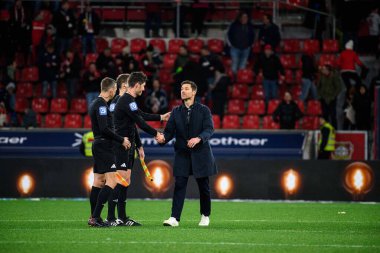 LEVERKUSEN, ALMANY - 7 Aralık 2024: Xabi Alonso, Bundesliga, Bayer Leverkusen-FC St. Pauli maçı Bayena 'da