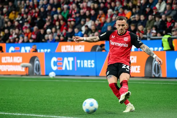 LEVERKUSEN, ALMANY - 7 ARALIK, 2024: Aleix Garcia, Bundesliga, Bayer Leverkusen-FC St. Pauli maçı Bayarena 'da