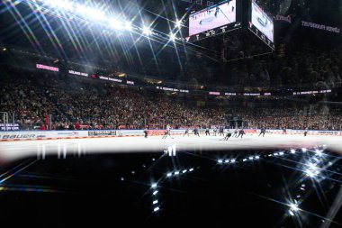 COLOGNE, ALMANY - 8 Aralık 2024: Hokey maçı DeL Koelner Haie - Lanxess Arena 'da Augrsburger Panter