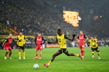 DORTMUND, GERMANY - 10 HAZİRAN 2025: Serhou Guirassy - Borussia Dortmund, Bayer 04 Leverkusen 'e karşı Signal Iduna Park' ta oynanan futbol maçı