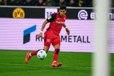DORTMUND, GERMANY - 10 HAZİRAN 2025: Piero Hincapie - Borussia Dortmund 'un Bayer 04 Leverkusen' e karşı Signal Iduna Park 'ta oynadığı futbol maçı