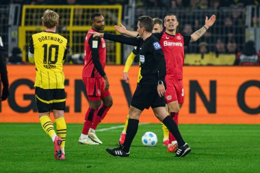 DORTMUND, GERMANY - 10 HAZİRAN, 2025: Granit Xhaka - Borussia Dortmund, Bayer 04 Leverkusen 'e karşı Signal Iduna Park' ta oynanan futbol maçı