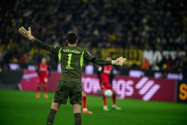 DORTMUND, GERMANY - 10 HAZİRAN 2025: Gregor Kobel - Borussia Dortmund 'un Bayer 04 Leverkusen' e karşı Signal Iduna Park 'ta oynadığı futbol maçı