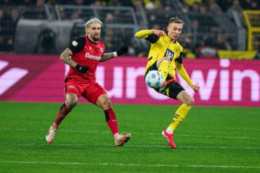DORTMUND, GERMANY - 10 HAZİRAN 2025: Robert Andrich, Maximilian Beier - Borussia Dortmund, Bayer 04 Leverkusen 'e karşı Signal Iduna Park' taki futbol maçı