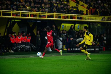 DORTMUND, GERMANY - 10 HAZİRAN 2025 Jeremie Frimpong - Borussia Dortmund, Bayer 04 Leverkusen 'e karşı Signal Iduna Park' ta oynanan futbol maçı