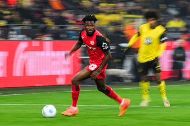 DORTMUND, GERMANY - 10 HAZİRAN 2025: Edmond Tapsoba - Borussia Dortmund 'un Bayer 04 Leverkusen' e karşı Signal Iduna Park 'ta oynadığı futbol maçı