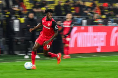 DORTMUND, GERMANY - 10 HAZİRAN 2025: Edmond Tapsoba - Borussia Dortmund 'un Bayer 04 Leverkusen' e karşı Signal Iduna Park 'ta oynadığı futbol maçı
