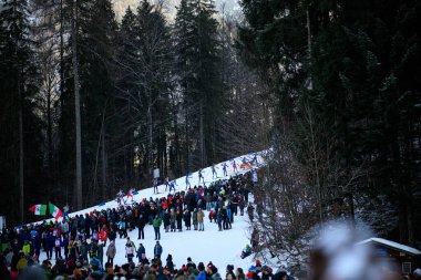 RUHPOLDING, Almanya - 18 HAZİRAN, 2025: + - Bayrak Kadınları, BMW IBU Dünya Kupası 2025. Sadece yazı işleri için. Satmak veya dağıtmak yasaktır.