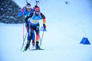 RUHPOLDING, Almanya - 18 HAZİRAN 2025: Sophia Schneider - Bayrak Bayrağı Kadınları, BMW IBU Dünya Kupası 2025. Sadece yazı işleri için. Satmak veya dağıtmak yasaktır.