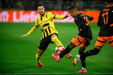 DORTMUND, GERMANY - 29 HAZİRAN 2025: Ramy Bensebaini - UEFA Şampiyonlar Ligi Borussia Dortmund-Shakhtar Donetsk maçı Signal Iduna Park 'ta. Sadece yazı işleri için. Satmak veya dağıtmak yasaktır.