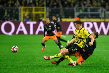 DORTMUND, Almanya - 29 Ocak 2025: Marlon Gomes, Nico Schlotterbeck - UEFA Şampiyonlar Ligi Borussia Dortmund-Shakhtar Donetsk maçı Signal Iduna Park 'ta. Sadece yazı işleri için. Satmak veya dağıtmak yasaktır.