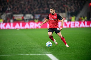 LEVERKUSEN, GERMANY - 5 Şubat 2025: Emiliano Buendia - Almanya Kupası (DFB Pokal) Bayer 04 Leverkusen, Bayarena 'da 1.FC Koeln' e karşı.