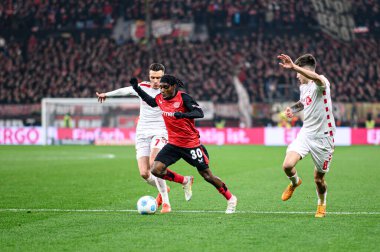 LEVERKUSEN, GERMANY - 5 Şubat 2025: Jeremie Frimpong, - Almanya Kupası (DFB Pokal) Bayer 04 Leverkusen, Bayarena 'da 1.FC Koeln' e karşı.