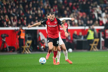 LEVERKUSEN, GERMANY - 5 Şubat 2025: Granit Xhaka - Almanya Kupası (DFB Pokal) Bayer 04 Leverkusen, Bayarena 'da 1.FC Koeln' e karşı.