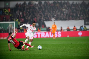LEVERKUSEN, GERMANY - 5 Şubat 2025: Emiliano Buendia, Damion Downs - Almanya Kupası (DFB Pokal) Bayer 04 Leverkusen, Bayena 'da 1.FC Koeln' e karşı.