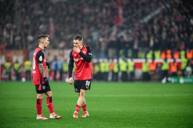 LEVERKUSEN, GERMANY - 5 Şubat 2025: Alejandro Grimaldo, Florian Wirtz - Almanya Kupası (DFB Pokal) Bayer 04 Leverkusen, Bayena 'da 1.FC Koeln' e karşı.