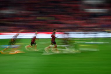 LEVERKUSEN, ALMANY - 15 Şubat 2025: Bundesliga maçı Bayer 04 Leverkusen, Bayarena 'da FC Bayern Muenchen' e karşı