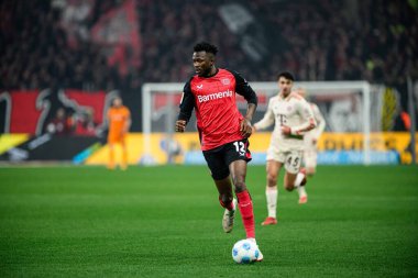 LEVERKUSEN, GERMANY - 15 Şubat 2025: Edmond Tapsoba, FC Bayer 04 Leverkusen-FC Bayern Muenchen maçı Bayarena 'da