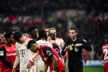 LEVERKUSEN, ALMANY - 15 Şubat 2025: Bundesliga maçı Bayer 04 Leverkusen, Bayarena 'da FC Bayern Muenchen' e karşı