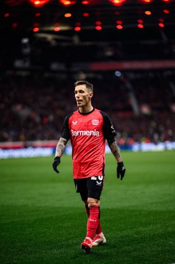 LEVERKUSEN, GERMANY - 15 Şubat 2025: Alejandro Grimaldo, The Bundesliga maçı Bayer 04 Leverkusen 'e karşı Bayern Muenchen Bayena' da