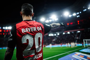 LEVERKUSEN, GERMANY - 15 Şubat 2025: Alejandro Grimaldo, The Bundesliga maçı Bayer 04 Leverkusen 'e karşı Bayern Muenchen Bayena' da