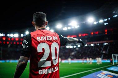 LEVERKUSEN, GERMANY - 15 Şubat 2025: Alejandro Grimaldo, The Bundesliga maçı Bayer 04 Leverkusen 'e karşı Bayern Muenchen Bayena' da