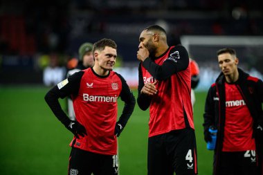 LEVERKUSEN, GERMANY - 15 Şubat 2025: Florian Wirtz, Jonathan Tah, The Bundesliga maçı Bayer 04 Leverkusen, Bayarena 'da FC Bayern Muenchen' e karşı