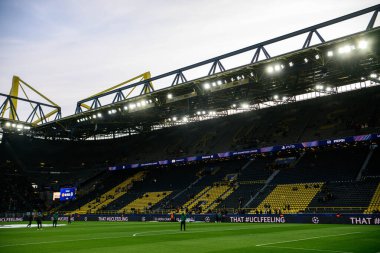DORTMUND, ALMANY - 19 Şubat 2025 İduna Park Sinyali. UEFA Şampiyonlar Ligi Borussia Dortmund maçı. Sporting Lisboa