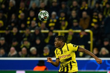 DORTMUND, GERMANY - 19 Şubat 2025: Jamie Gittens - UEFA Şampiyonlar Ligi Borussia Dortmund - Iduna Parkı 'nda Lisboa Sinyali. 