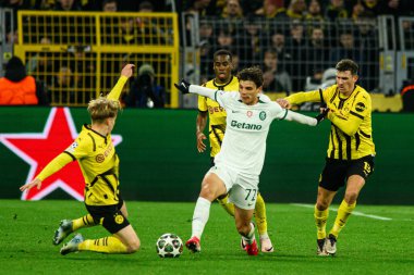 DORTMUND, GERMANY - 19 Şubat 2025: Eduardo Quaresma - UEFA Şampiyonlar Ligi Borussia Dortmund - Iduna Parkı 'nda Lisboa Sinyali. 