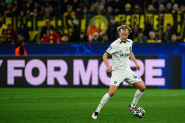 DORTMUND, ALMANY - 19 Şubat 2025: Morten Hjulmand - UEFA Şampiyonlar Ligi Borussia Dortmund maçı Iduna Parkı 'nda Lisboa Sinyali. 