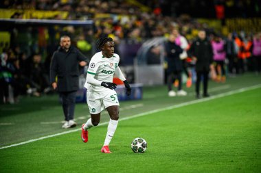 DORTMUND, GERMANY - 19 Şubat 2025: Geovany Quenda - UEFA Şampiyonlar Ligi Borussia Dortmund - Iduna Parkı 'nda Lisboa Sinyali. 