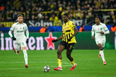 DORTMUND, GERMANY - 19 Şubat 2025: Serhou Guirassy - UEFA Şampiyonlar Ligi Borussia Dortmund - Iduna Parkı 'nda Lisboa Sinyali. 