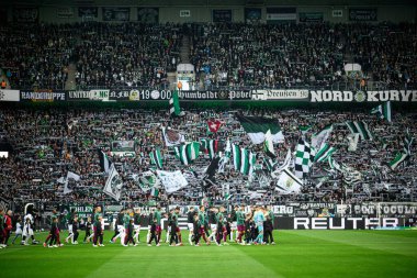MOENCHENGLADBACH, GERMANY - 22 Şubat 2025: + - Bundesliga Borussia Moenchengladbach FC Augsburg 'a karşı Borussia Park' ta oynanan futbol maçı.