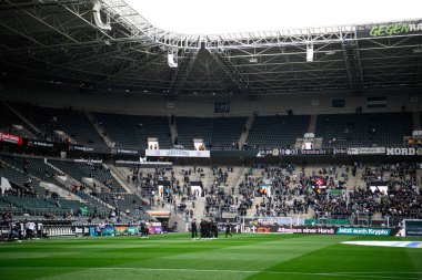 MOENCHENGLADBACH, GERMANY - 22 Şubat 2025: Borussia Park - Bundesliga Borussia Moenchengladbach FC Augsburg 'a karşı Borussia Park' ta oynanan futbol maçı.