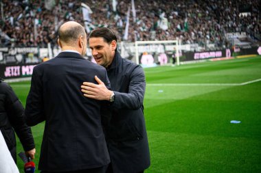 MOENCHENGLADBACH, GERMANY - 22 Şubat 2025: Jess Thorup, Gerardo Seoane - Bundesliga Borussia Moenchengladbach-FC Augsburg maçı Borussia Park 'ta.