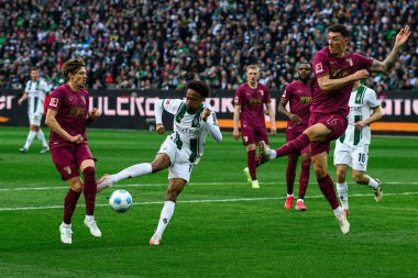 MOENCHENGLADBACH, GERMANY - 22 Şubat 2025: Nathan Ngoumou - Bundesliga Borussia Moenchengladbach FC Augsburg 'a karşı Borussia Park' ta futbol maçı.