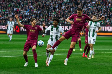 MOENCHENGLADBACH, GERMANY - 22 Şubat 2025: Nathan Ngoumou - Bundesliga Borussia Moenchengladbach FC Augsburg 'a karşı Borussia Park' ta futbol maçı.