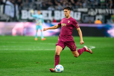 MOENCHENGLADBACH, GERMANY - 22 Şubat 2025: Keven Schlotterbeck - Bundesliga Borussia Moenchengladbach FC Augsburg 'a karşı Borussia Park' ta futbol maçı.