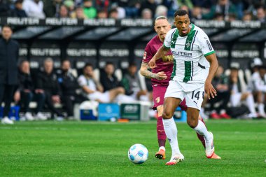 MOENCHENGLADBACH, GERMANY - 22 Şubat 2025: Alassane Plea - Bundesliga Borussia Moenchengladbach FC Augsburg 'a karşı Borussia Park' taki futbol maçı.