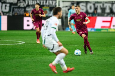 MOENCHENGLADBACH, GERMANY - 22 Şubat 2025: Jeffrey Gouweleeuw - Bundesliga Borussia Moenchengladbach FC Augsburg 'a karşı Borussia Park' ta futbol maçı.